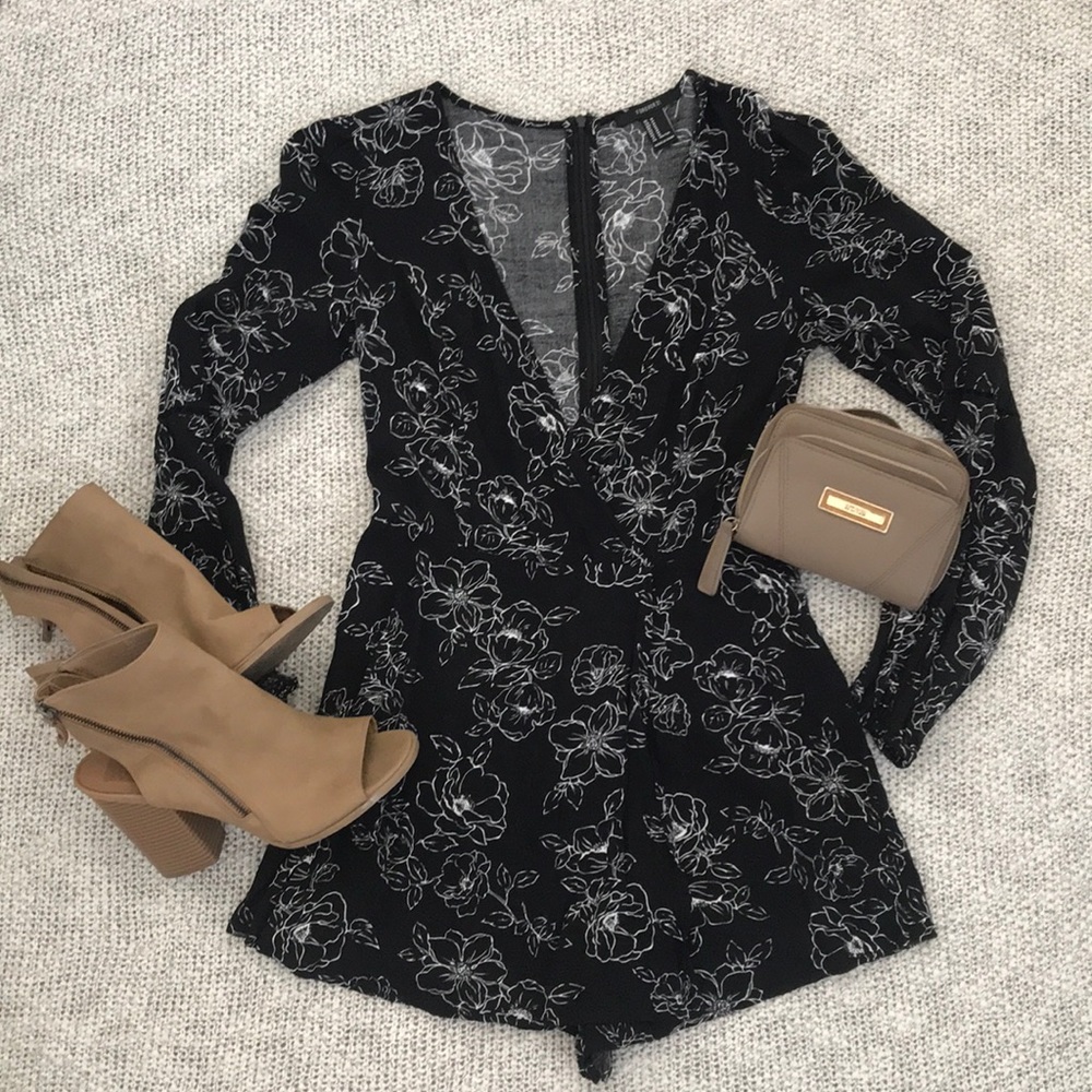 FOREVER 21 Black floral wrap romper MEDIUM